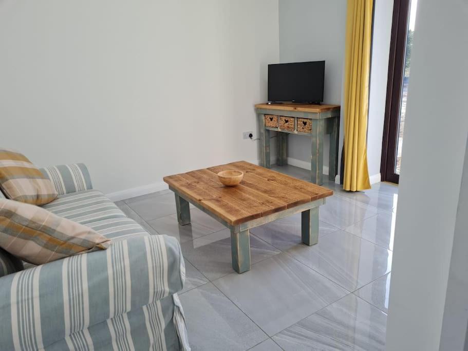 The Old Mountain Stables Caerllwyn Ganol Farm Apartment Newport  Room photo